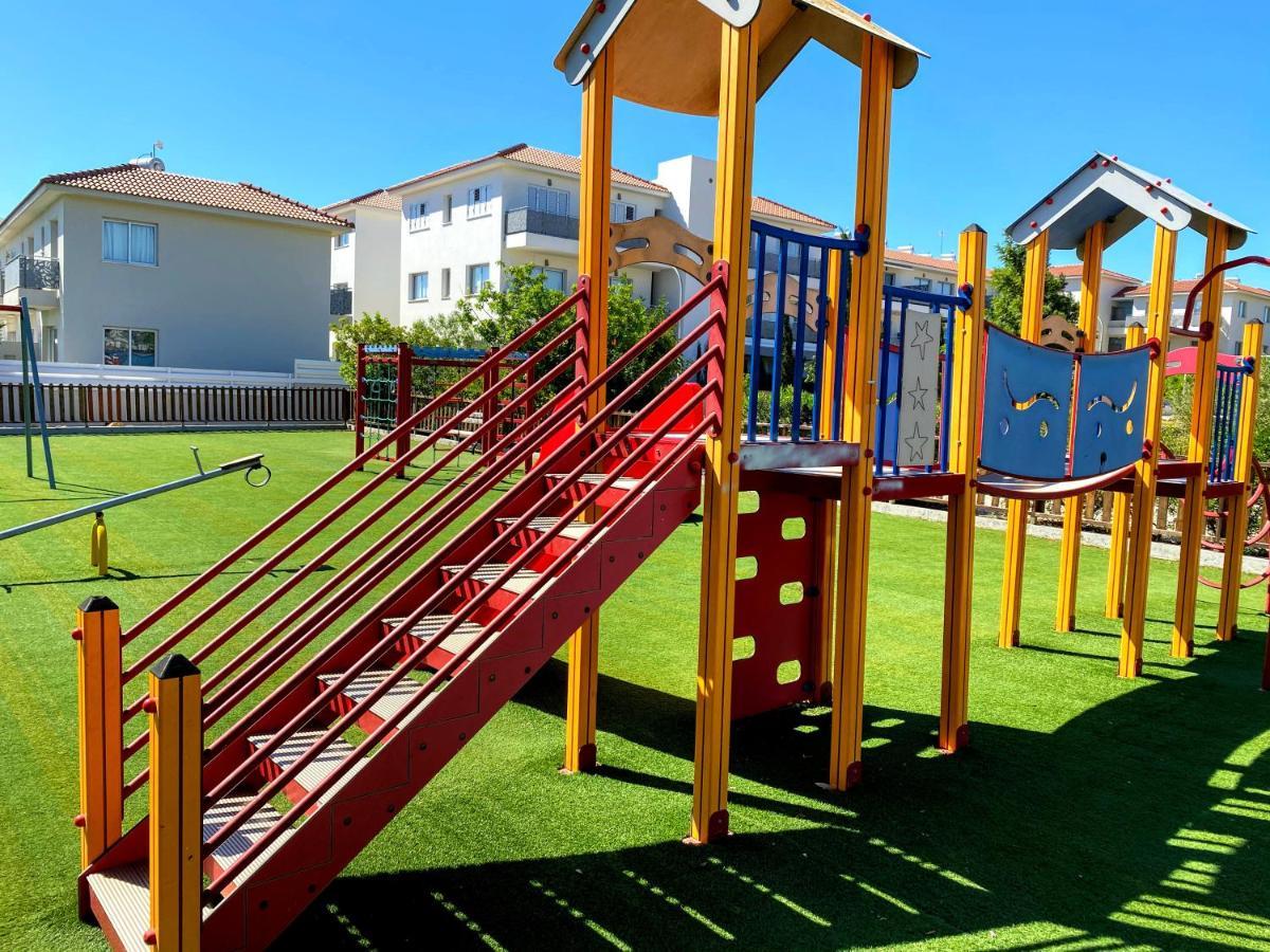 Domino Blue Apartment Paralimni Exterior photo