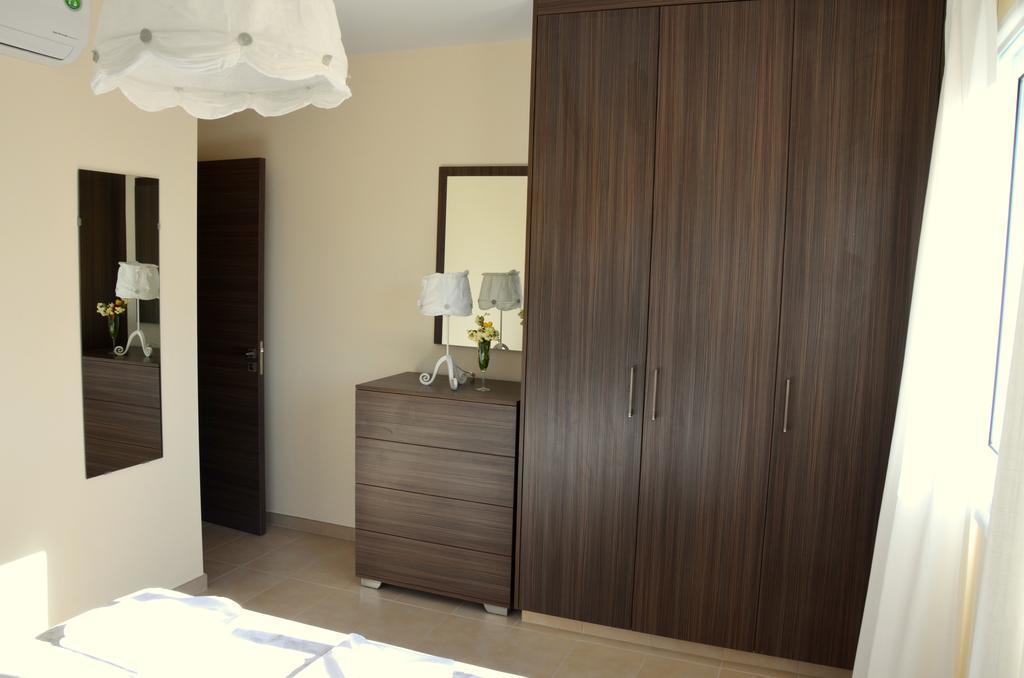 Domino Blue Apartment Paralimni Exterior photo