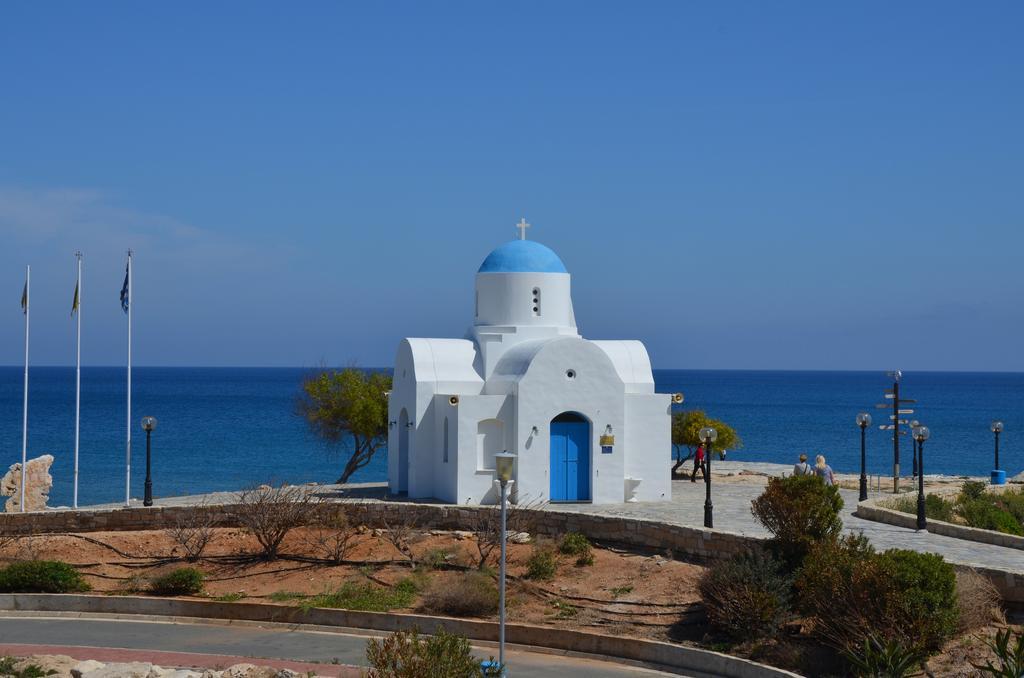 Domino Blue Apartment Paralimni Exterior photo