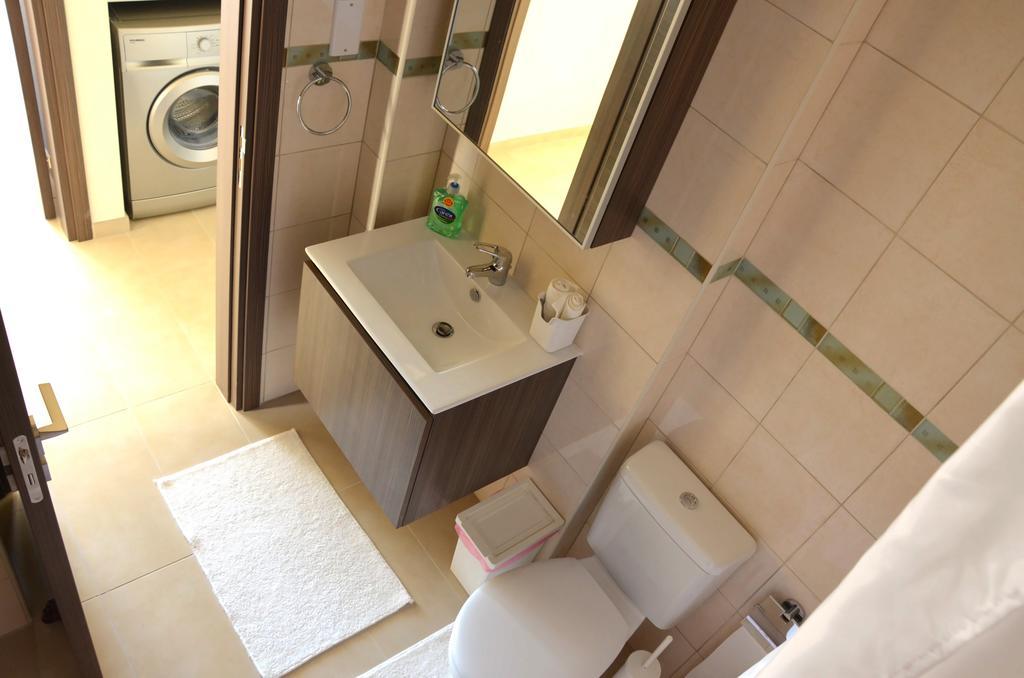 Domino Blue Apartment Paralimni Exterior photo